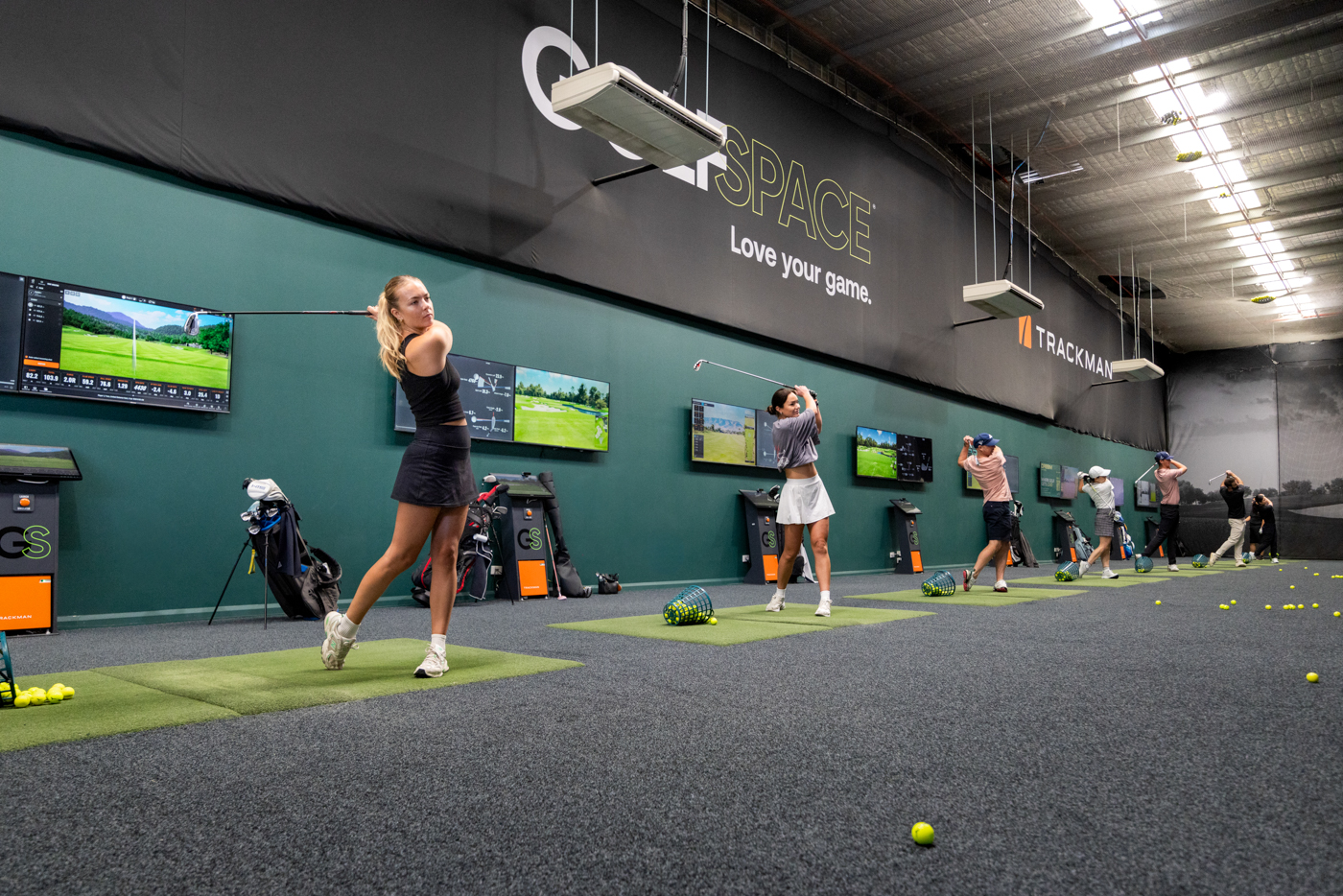 8 Lane TrackMan Driving Range